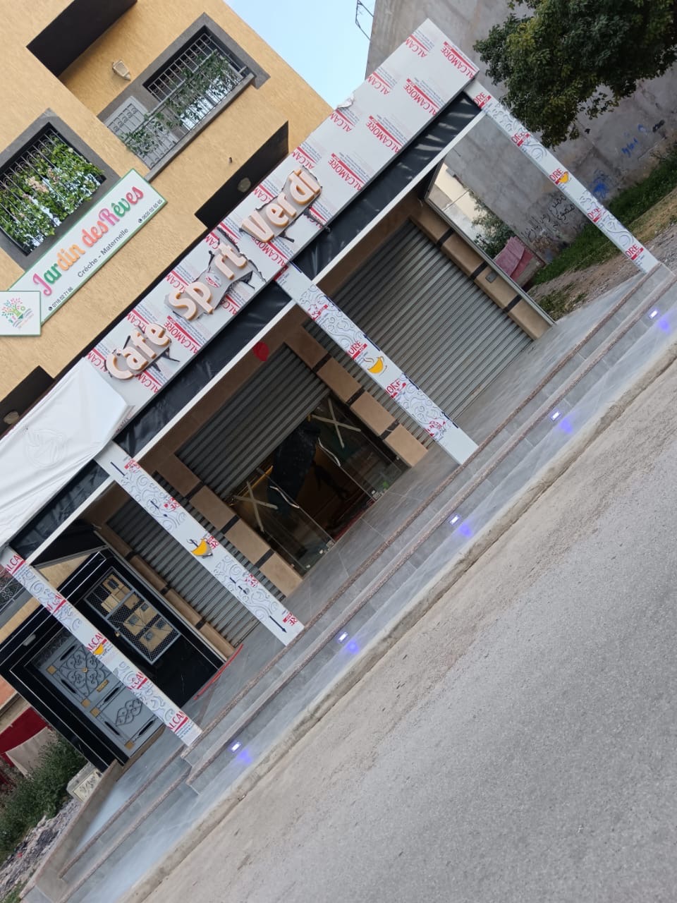 Café Spirit Verde — façade LED et électricité complète