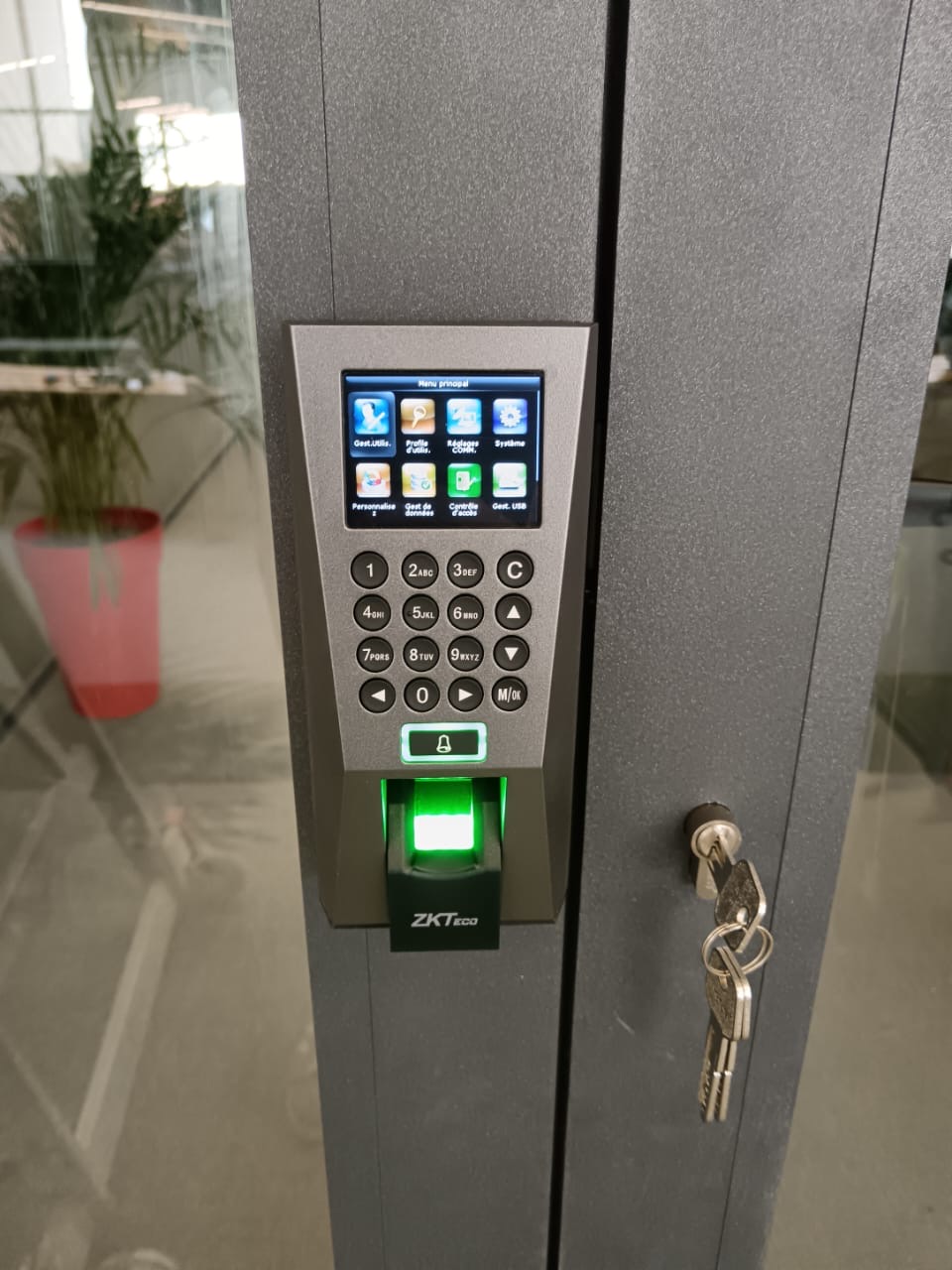 Contrôle accès ZKTeco — lecteur empreinte et clavier