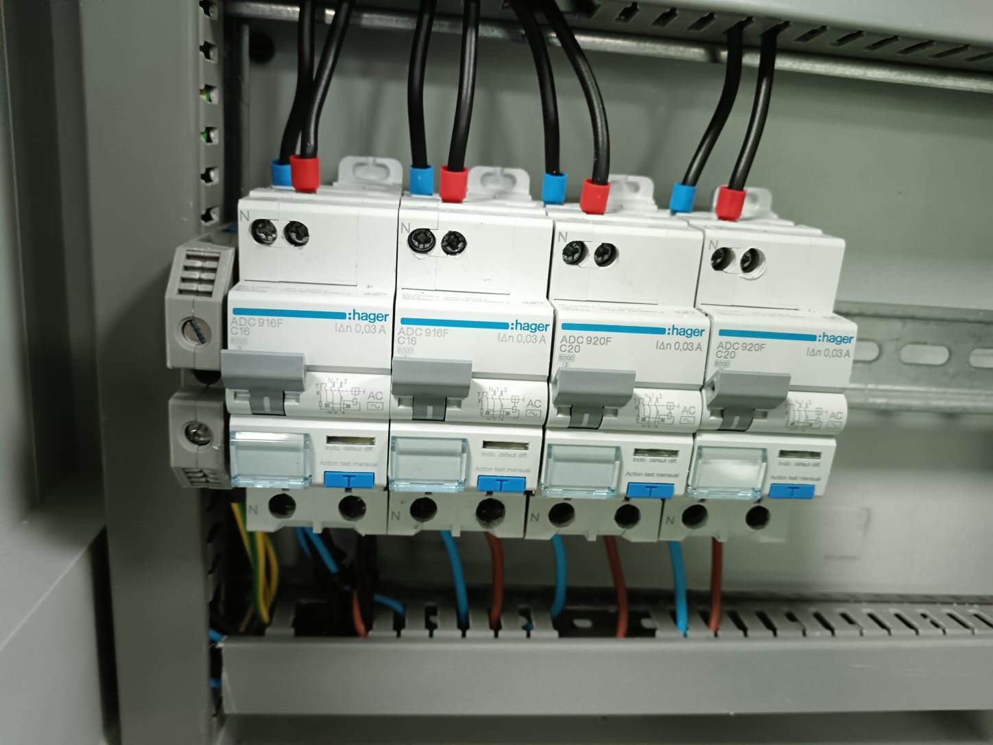 Tableau Hager ADC — câblage différentiel